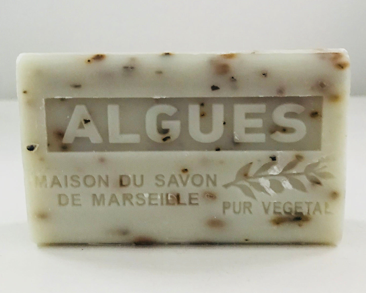 Bar of soap with 'Algues' (seaweed) label on a white background