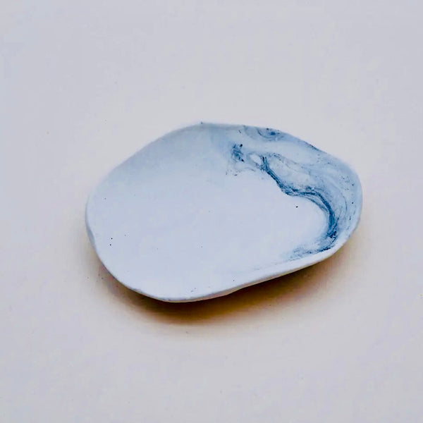 Marble-patterned ceramic plate on a light gray background