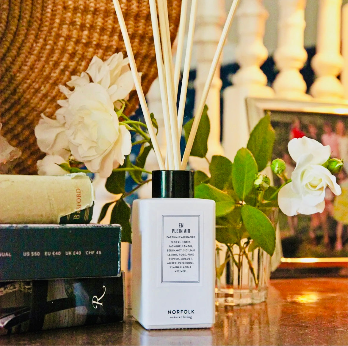 Reed Diffuser Set - En Plein Air bottle with floral reeds on a wooden surface