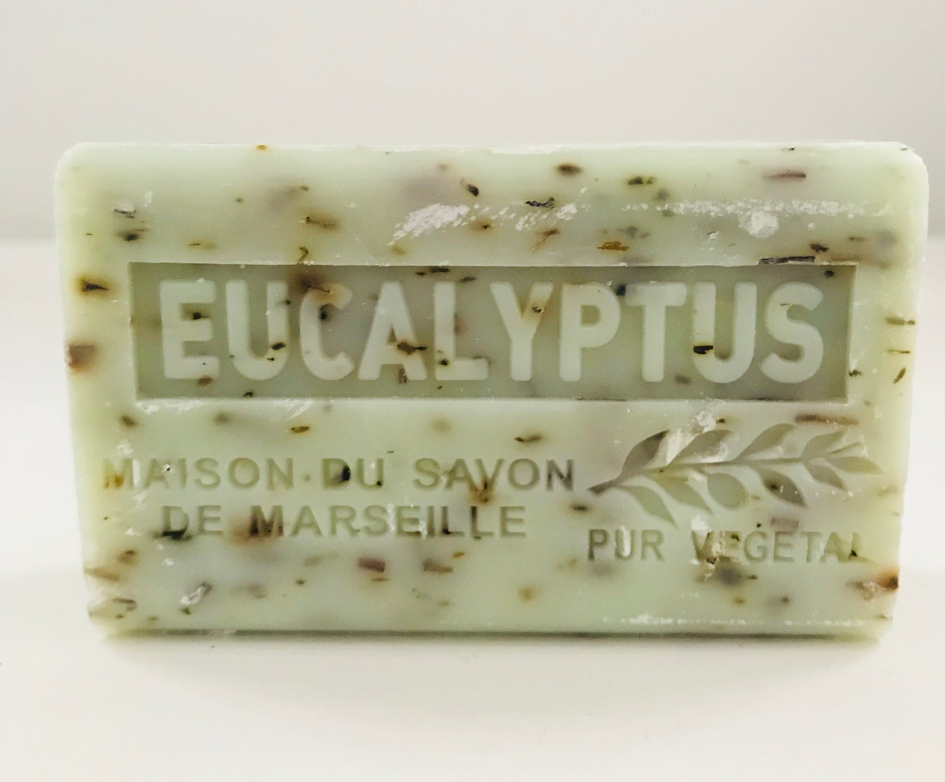Bar of soap with 'Eucalyptus' and 'Maison du Savon de Marseille' text on a white background